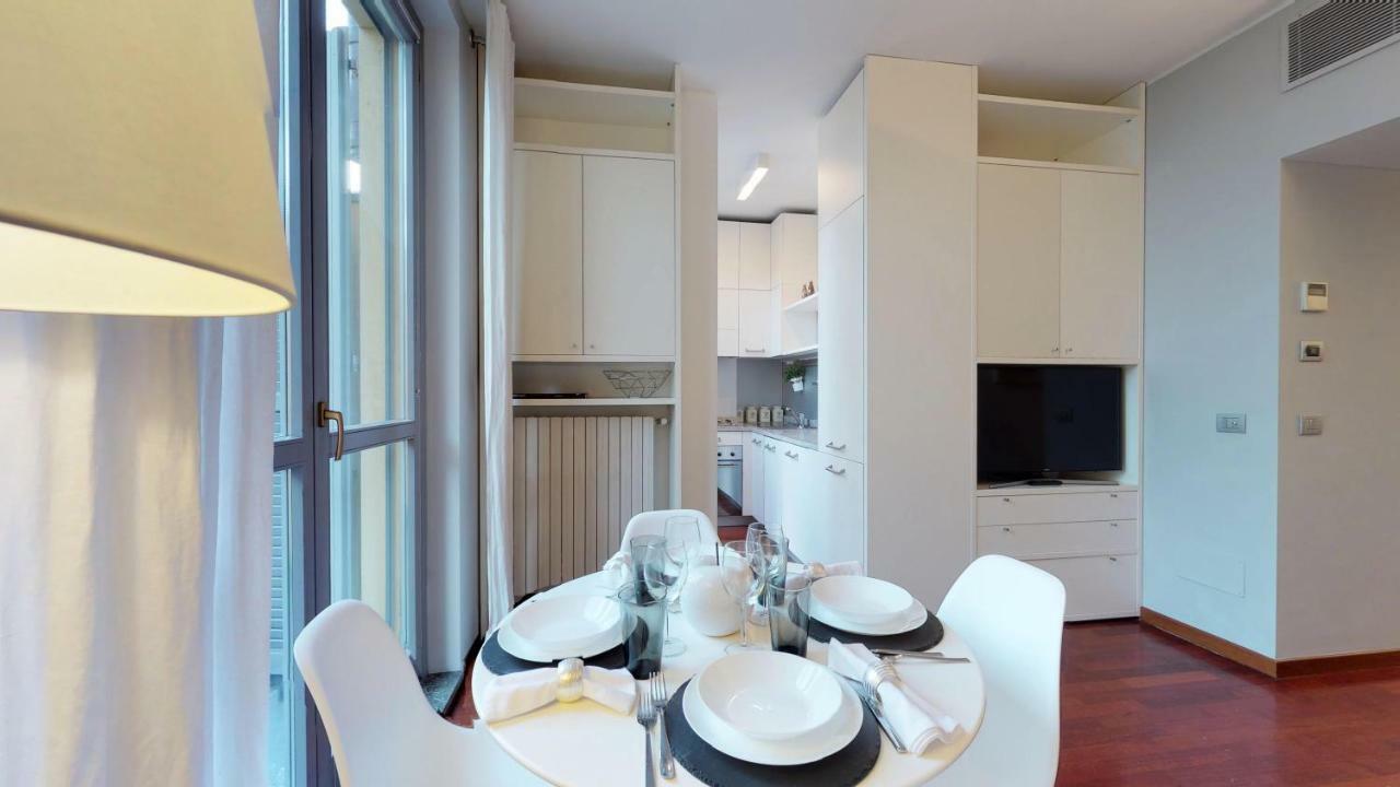 Design Apartment Near Duomo Square Milán Exterior foto